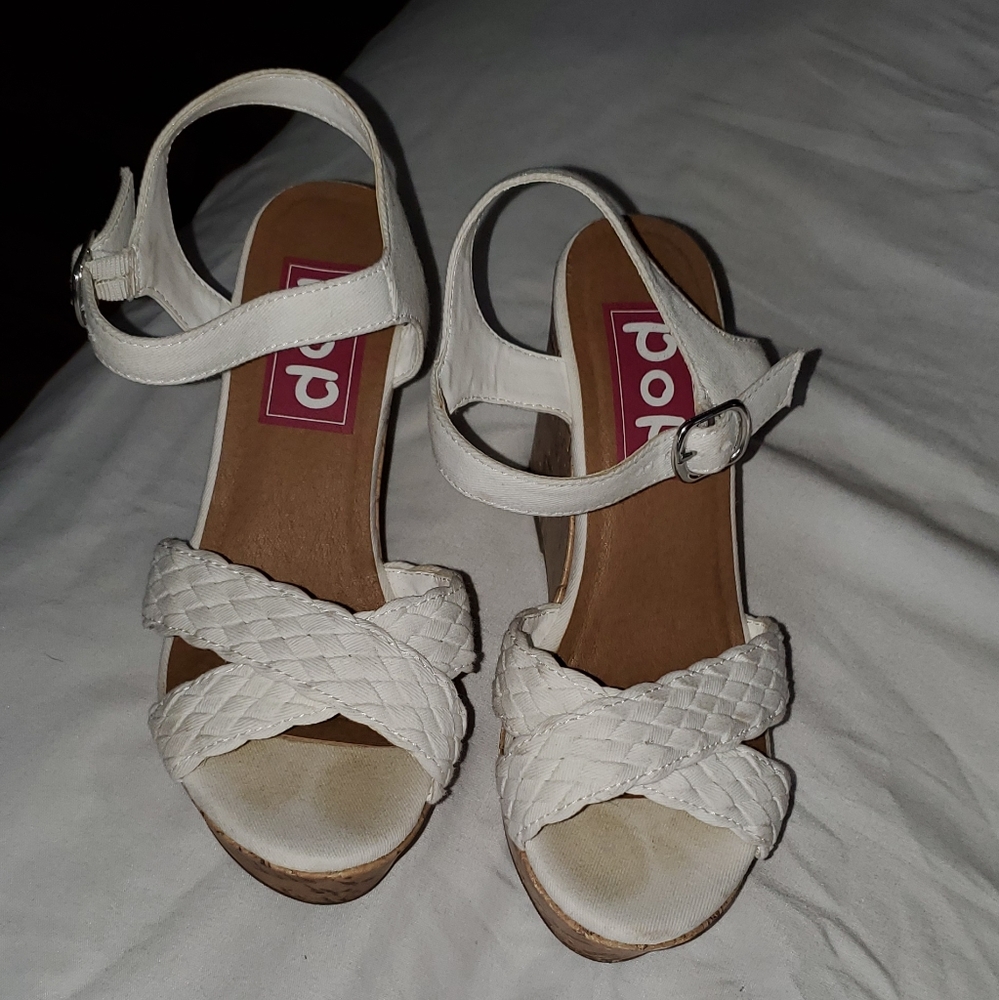 PoP -Eld Presents Sandals